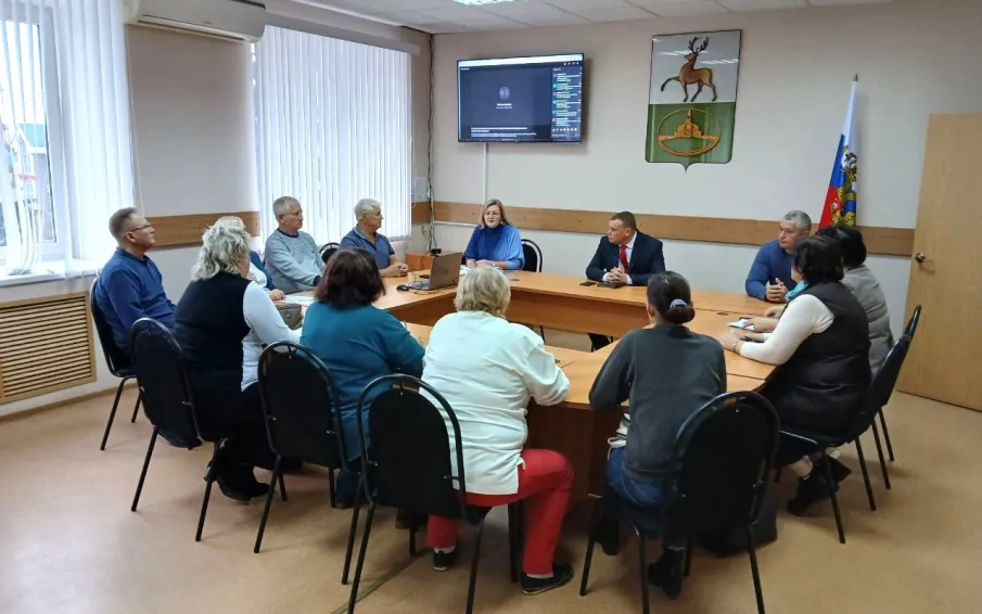 В администрации городского округа город Кулебаки состоялась важная встреча главы муниципального образования Артёма Паятелева с представителями общественных организаций округа